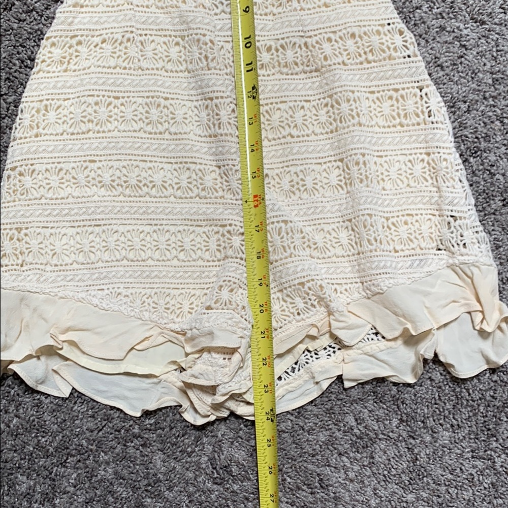 Cream Lace romper. - Picture 4 of 7